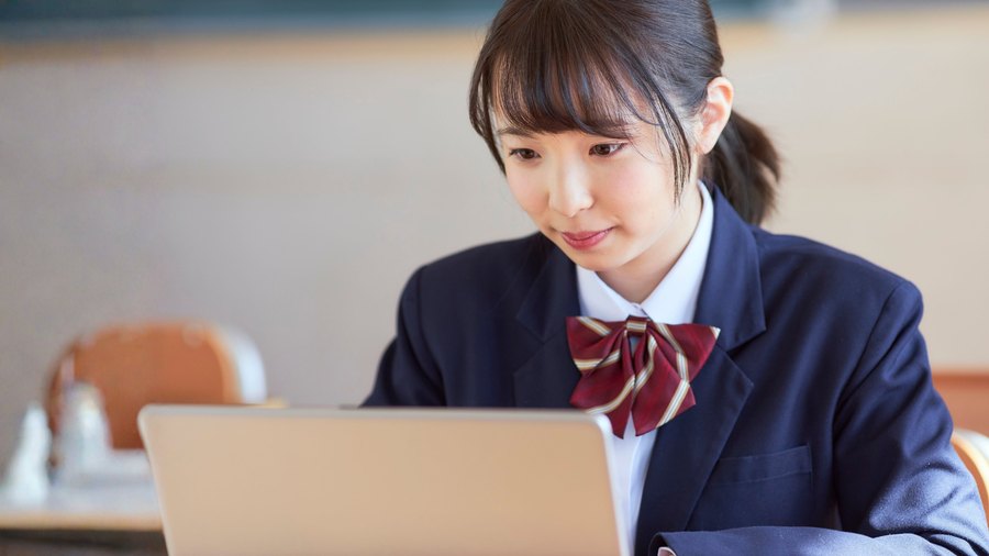 高校生のオンライン授業イメージ