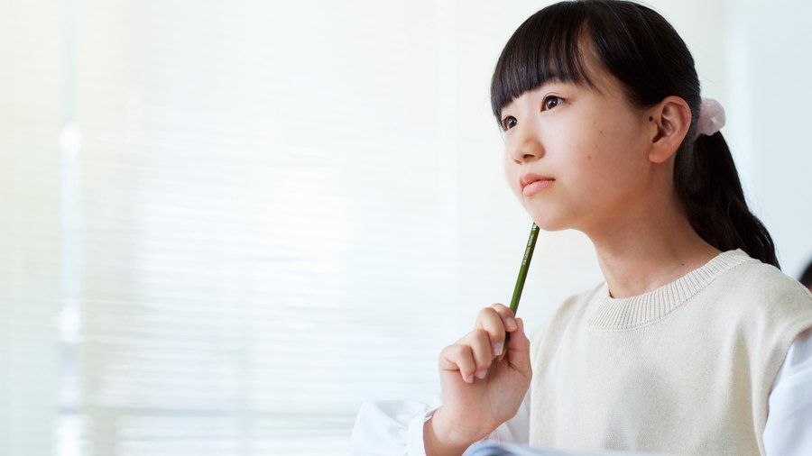 小学生のオンライン授業イメージ